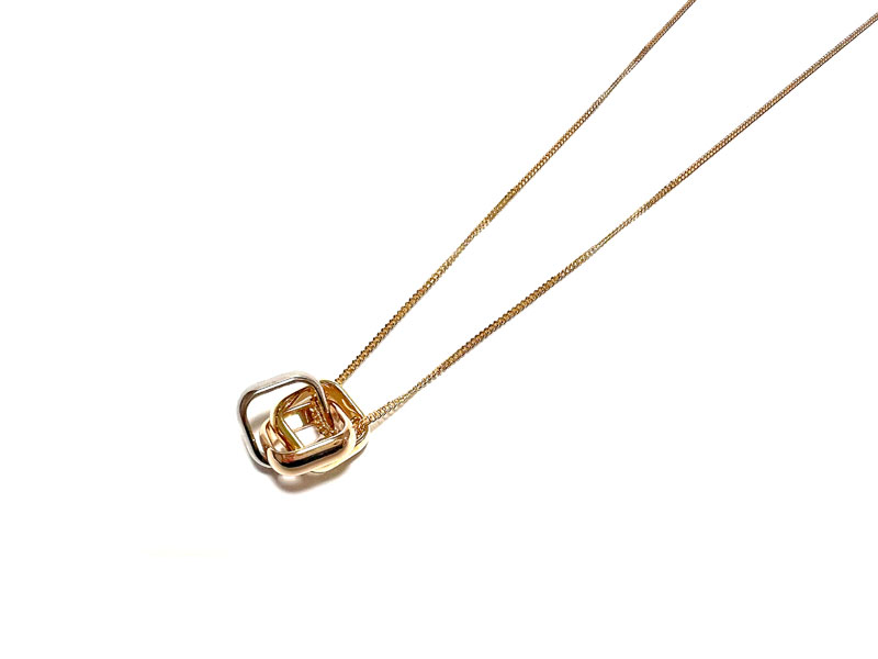 Cartier　トリニティ クッション ペンダント